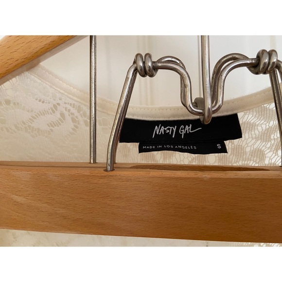 NASTY GAL CREAM LACE-BACK TOP - Picture 4 of 4